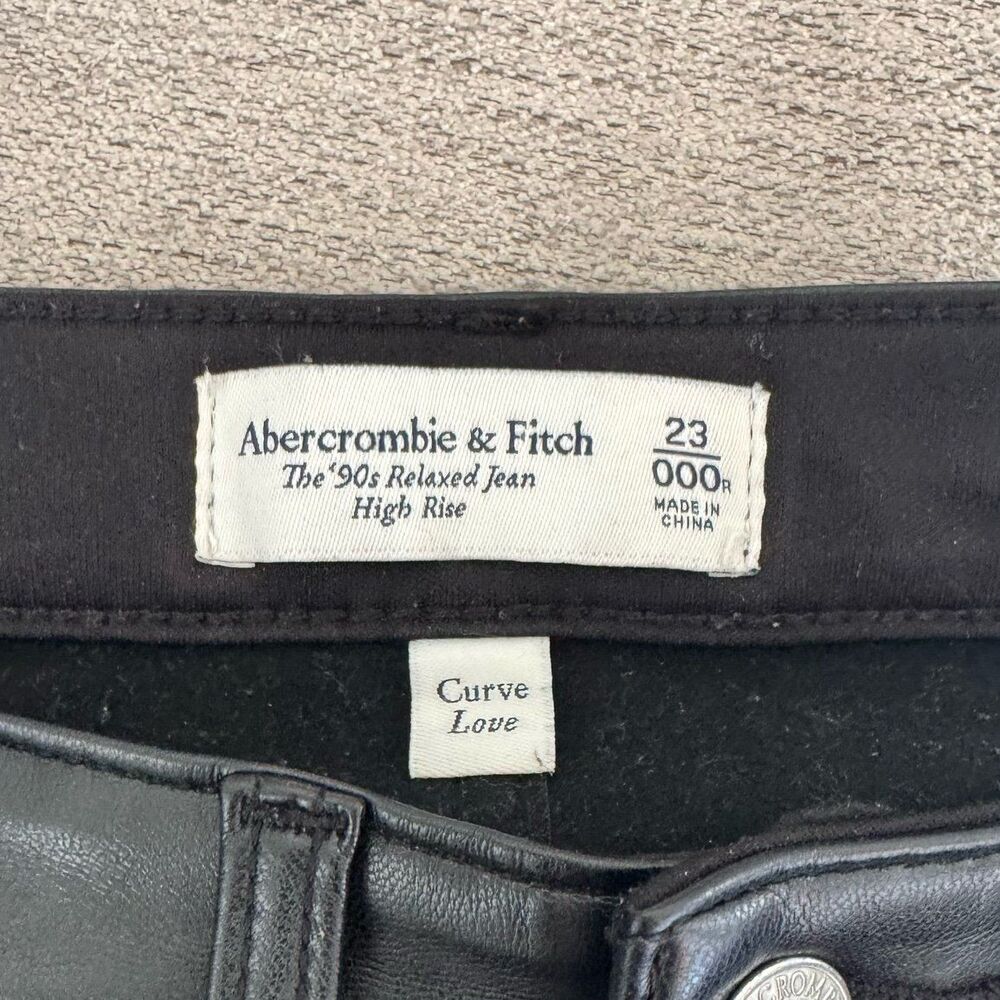 Abercrombie & Fitch Curve Love ’90s Relaxed High Rise Faux Leather Jeans 23R - Picture 9 of 11